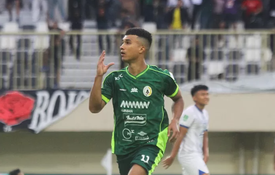 Selebrasi gol Gustavo Tocantins, striker PSS Sleman di kompetisi Pegadaian Championship