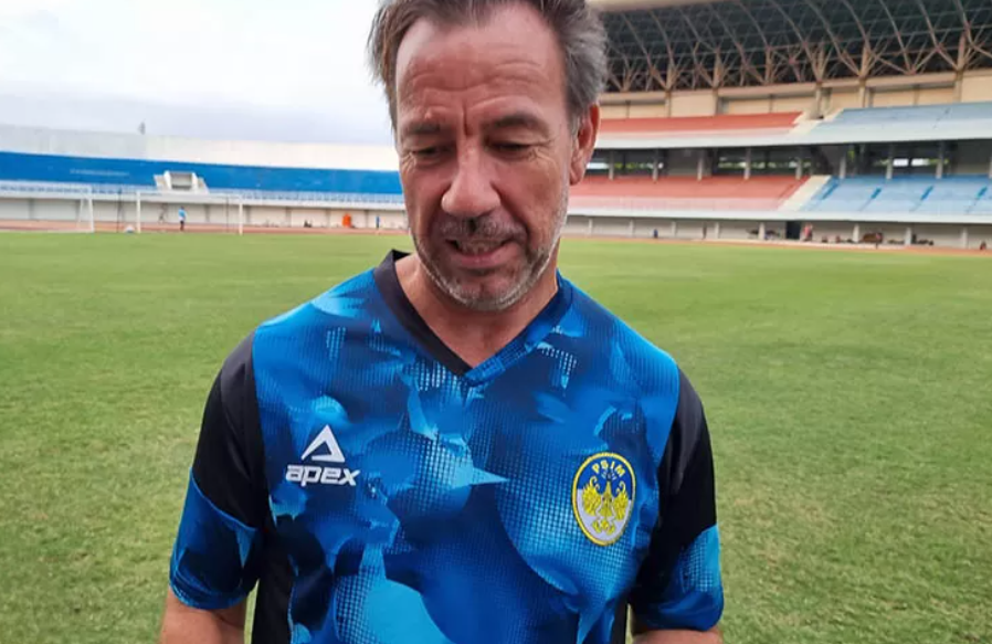 Pelatih PSIM Jogja Jean Paul van Gastel