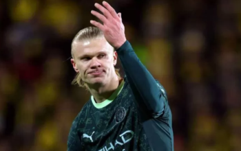 Ekspresi kekecewaan Erling Haaland saat Manchester City takluk dari Bodo/Glimt di Liga Champions (Michael Regan - UEFA/UEFA via Getty Images)