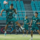 Para pemain PSS Sleman saat menjalani latihan
