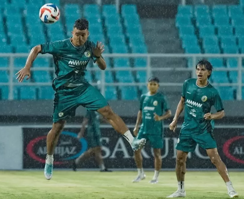 Para pemain PSS Sleman saat menjalani latihan