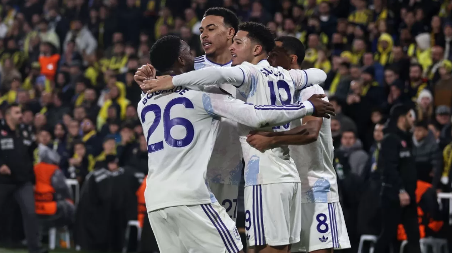 Selebrasi pemain Aston Villa setelah Jadon Sancho mencetak gol kemenangan atas Fenerbahce