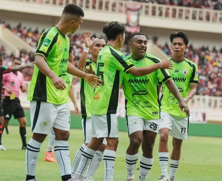 PSS Sleman rayakan gol Dominikus Dion