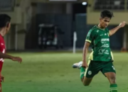 Nasib Sial Fadhilah Tegar: Tabrak Alat Penyiram Air, Dipastikan Absen Laga Krusial PSS Sleman vs PS Barito Putera