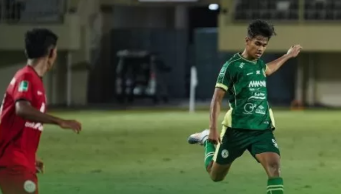 Nasib Sial Fadhilah Tegar: Tabrak Alat Penyiram Air, Dipastikan Absen Laga Krusial PSS Sleman vs PS Barito Putera