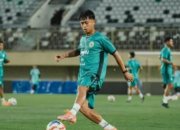 Debut Starting Line-up, Figo Dennis Terpukau Magisnya Atmosfer Stadion Maguwoharjo: Luar Biasa!