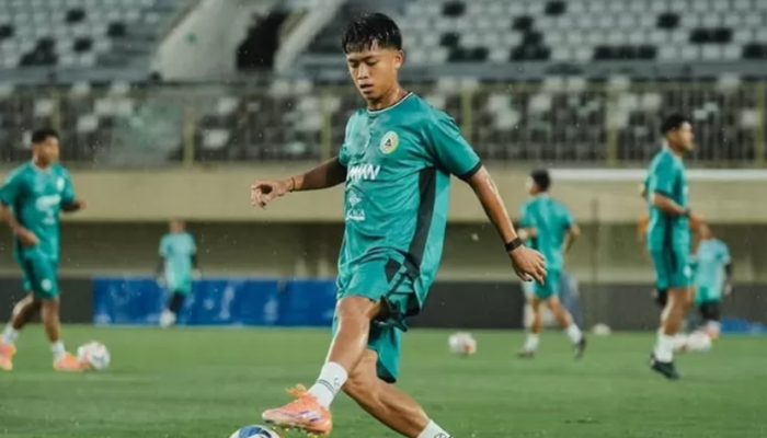 Debut Starting Line-up, Figo Dennis Terpukau Magisnya Atmosfer Stadion Maguwoharjo: Luar Biasa!