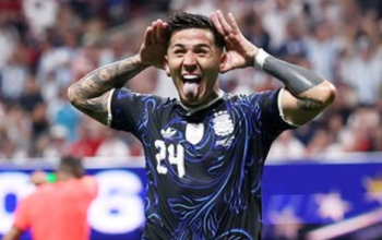 Selebrasi Enzo Fernandez dalam kemenangan Argentina atas Inggris di Piala Dunia pada Kamis (16/7)