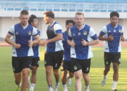 Latihan Perdana PSIM Jogja: Dua Rekrutan Asing Baru Langsung Gabung, Van Gastel Soroti Adaptasi