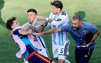 Perselisihan di akhir laga final Piala Dunia saat Spanyol kalahkan Argentina.