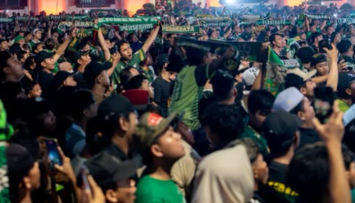 Juara Tanpa Konvoi, Bonek Diminta Bersabar