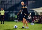 Pelatih Persebaya Bernardo Tavares: Balas Kami, Penuhi GBT!
